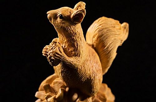 Miniatura 5 de TL035-3.9x2.4x2.0 in Figura tallada detallada de boj tallado - Ardilla con tuerca