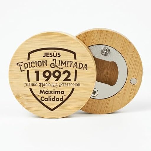 DEREGALOOS Abrebotellas Personaliado con nombre. Abridor con imán de madera personalizado. Regalo original día del Padre. Detalles originales. (Edición limitada) | Ya disponible en tu tienda friki favorita! En mundofriki.es!