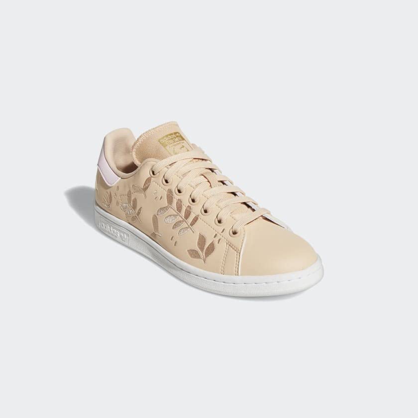 adidas Originals Women's Stan Smith W Low Shoes, Casual Sneakers, Cloud White/Purple Tint/Matte Gold, 84