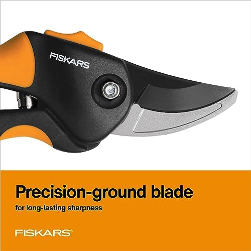 Fiskars Bypass Pruning Shears, Branch Cutter with 5/8" Cut Capacity, Garden Shears with Sharp Steel Blade, Rust Resistant, Ergonomic Pruners with Comfort Handle and Safety Lock, Gardening Hand Tools - Thumbnail 4