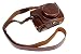 Produktbild Vollsohlensicherungen Öffnungs Version Schutz-PU-Leder Kamera Tasche mit Stativ-Design-kompatibel für Olympus OM-D E-M10 Mark 2 EM10 Mark II mit 14-42mm F3.5-5.6 EZ-Objektiv mit Schulter-Ansatz-Bügel-Gurt-Dunkelbraun