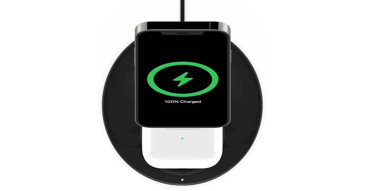 Belkin Cargador Inalámbrico 2 en 1 con MagSafe (Carga Rápida de 15 W, Soporte de Carga para la Serie iPhone 14, 13, AirPods y Otros Dispositivos con MagSafe, Adaptador de Corriente Incluido), Negro
