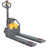 Im Gegensatz zu vielen vergleichbar günstigen Elektrohubwagen lässt sich mit diesem voll-elektrischen Modell nicht nur elektrisch fahren, sondern auch elektrisch heben. Auf diese Weise entfällt das anstrengende Pumpen mit der Deichsel.