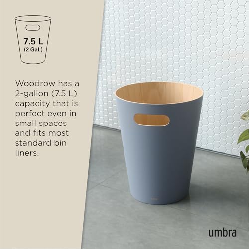 Umbra Woodrow Abfalleimer – Zweifarbiger Holz Papierkorb für Büro, Badezimmer, Wohnzimmer und Mehr, 7,5l Fassungsvermögen, Natur/Schieferblau – Bild 7