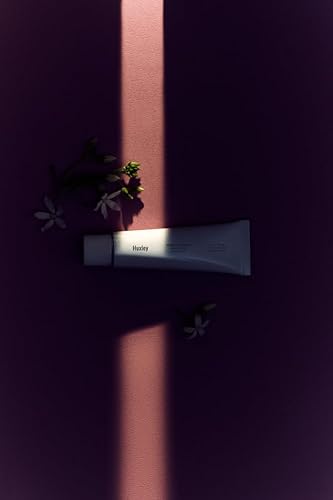 Miniatura 14 de Huxley Secret of Sahara Crema de manos de 1.0 fl oz Hidrata, nutre y suaviza la piel Hidratante no grasa que calma y suaviza las manos Crema