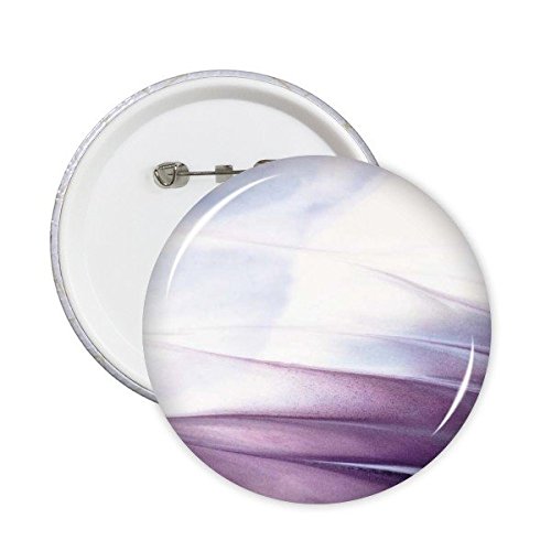 Badge lavande et art abstrait pour raviver instantanément un vêtement trop simple