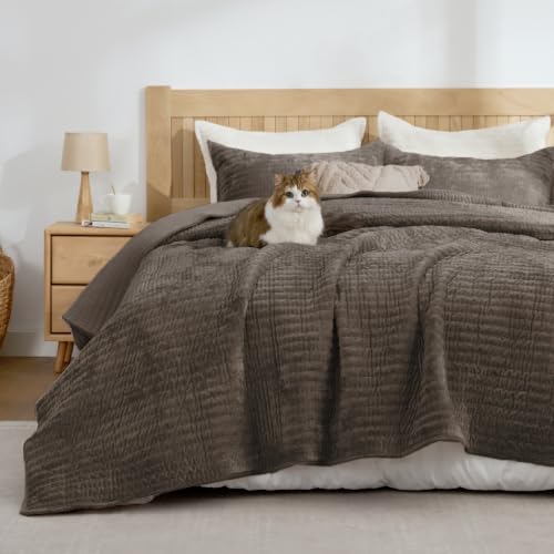BEDELITE Velvet Quilt Set King Size, Luxury Velvet Comforter Bedding by BEDELITE - Used condition - Image 2