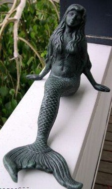 INsideOUT Leaning Cast Iron Mermaid Garden Figure
