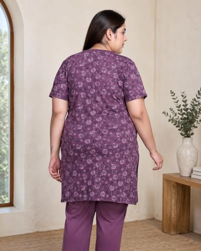 Image of In Love Women's All-Over Printed Cotton Plus Size Longline T-Shirt with Pockets