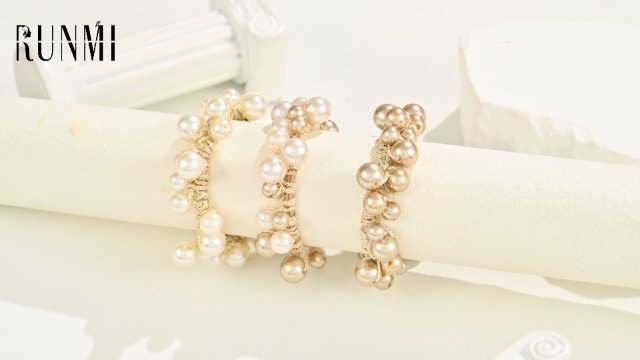 Scrunchie di perle: accessorio divertente per capelli, elastico per coda di cavallo - Italia