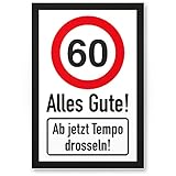 KLEIN, KOMPAKT UND LEICHT: Mit einer Größe von 30 x 20 cm bieten wir Dir ein tolles Schild mit Spruch aus Kunststoff, das für alle Wände geeignet ist und leicht aufgehängt werden kann. Für maximale Wirkung des Deko Scherzartikels zur 60er Party