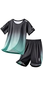 オンワード子供服 プロフ参照必須さま専用商品リベルタサッカージャージ上下2セット オンワード子供服 プロフ参照必須さま専用商品リベルタサッカー