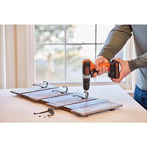 Parafusadeira Furadeira Black e Decker 20V com 80 Acessórios e Caixa Plástica Bivolt BCD704C1KA-BR