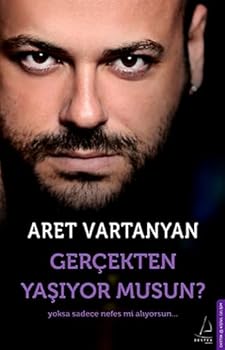 Paperback Gercekten Yasiyor musun? [Turkish] Book