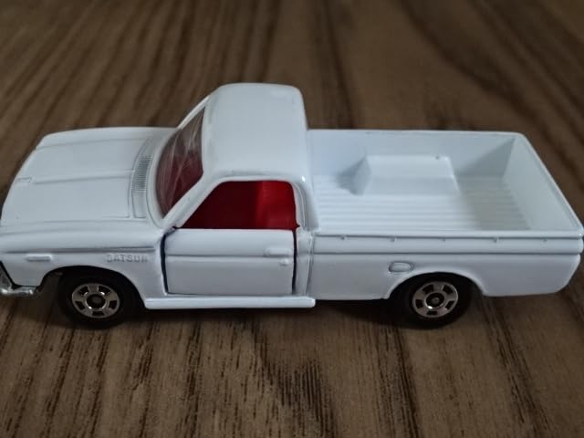 Amazon.co.jp: Tomica Datsun 1300 Truck 1/62 Miniature Car TOMICA