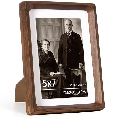 Dreamland walnut frame with mat
