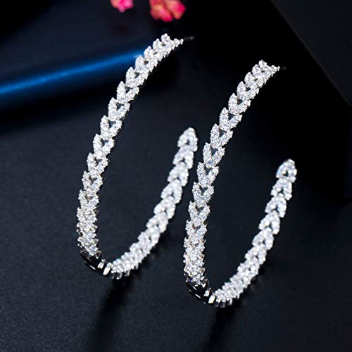 Bijoux necklace et boucles d'oreilles de cerceau pour une grande fête