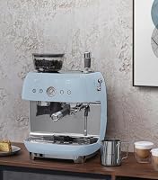 Smeg, EGF03CREU, manuelle Espressomaschine, mit integrierter Kaffeemühle, Thermoblock, 4 Temperaturstufen, Dampfdüse und Druckmesser, 1-l-Tank, kompakte Größe, 1350 W, Creme – Ansicht 5