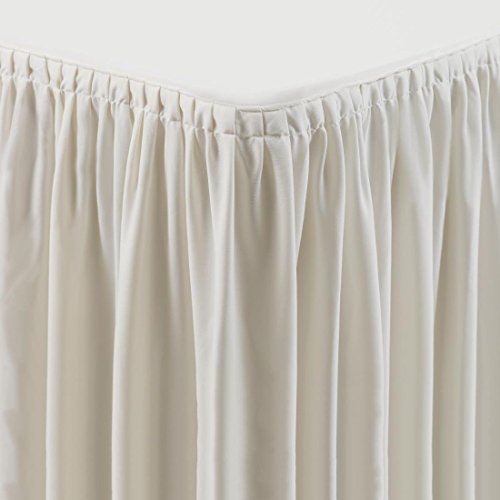 Dessus de table et plinthe crème pour une cuisine chaleureuse