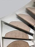 Carpe mathique® Stufenmatten Twist- 56x20 cm- Hellbraun- 15 Stück | Treppenteppich | Treppenstufen | 15er Set Halbrund | 15er Set Starke Befestigung | Selbstklebend | Neu!