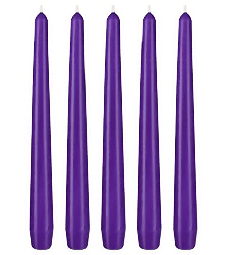 BRUBAKER Premium Spitzkerzen Lila - 5 Stück - bis zu 7,5 Stunden Brenndauer pro Kerze - 24 cm Tafelkerzen Set für Kerzenständer und Kronleuchter - Leuchterkerzen Halterkerzen