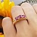 Imagen de Dazzlingrock Collection Anillo de compromiso de oro de 14 quilates con rubí de corte redondo y diamante blanco de 3 piedras para mujer