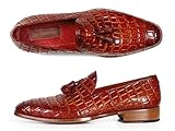 Dessus en cuir de veau gaufré crocodile peint à la main Camel rougeâtre, semelle en cuir vieilli naturel. Doublure en cuir bordeaux. Mocassins à pompons, chaussures à enfiler pour homme. Produit fabriqué sur mesure. Veuillez prévoir 15 jours pour la livraison. Parce que nos chaussures sont peintes à la main et créées au niveau de la couture, chaque chaussure aura une teinte et un vernis uniques, et la couleur peut différer légèrement de l'image.