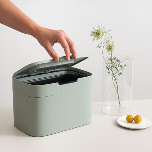 KAZAI. Bio-Mülleimer ’Elin’ | 4,5L Kompost-Eimer mit Kohlefilter | Geruchsdicht, Spülmaschinenfest, inkl. Innenbehälter | Biomüll-Behälter für die Küche | Salbei-Grün