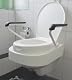 Toilettensitzerhöhung mit Armlehnen von Saniversum UG