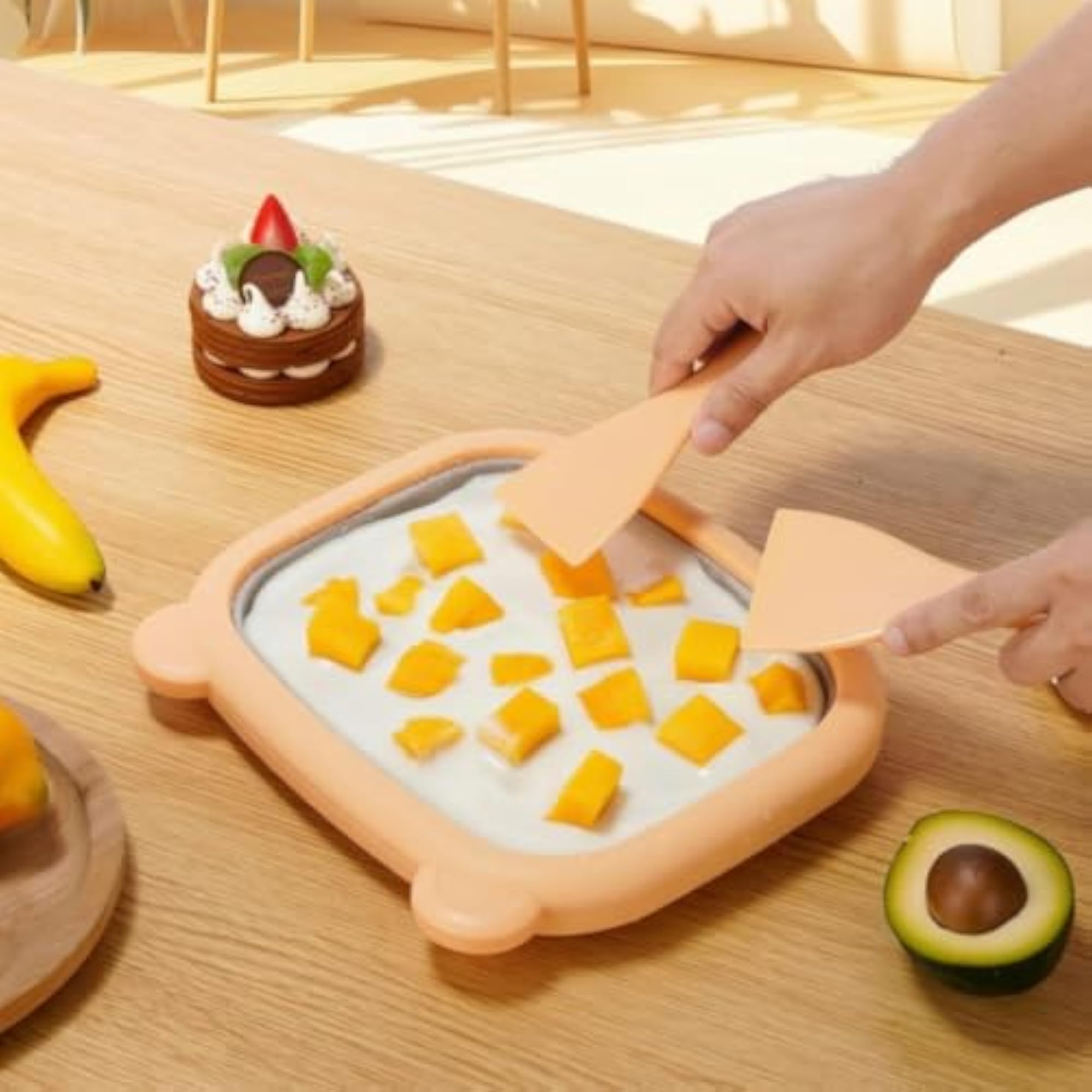 Bear-Shaped Rolled Ice Cream Plate with Spatulas
