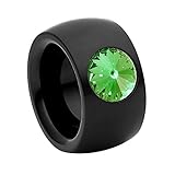 Der Bandring, der auch als Designerring oder Verlobungsring auf sich aufmerksam macht ist aus nickelfreiem Edelstahl gefertigt, ist antiallergen und kann von Allergikern getragen werden.