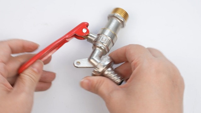 Rubinetto con serratura in ottone | Leroy Merlin