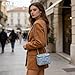 Imagen de CORIOS Bolso de Bandolera de Tejano Jean para Mujer Bolsos Vaqueros Mini Bolso Cuadrado Bolso de Mano con Diseño Acolchado Bolso de Hombro de Mezclilla Retro Tote Bolsa de Cubo con Cadena Azul Claro