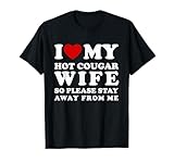 Montrez votre passion avec cette inscription « I Love My Cougar Wife So Please Stay Away From Me ». Parfait pour la Saint-Valentin ou un anniversaire, ce t-shirt est une façon amusante d'exprimer vos sentiments. Que vous soyez avec votre meilleure amie ou que vous profitiez d'un rendez-vous romantique.