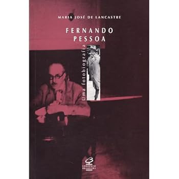 Paperback Fernando Pessoa: uma Fotobiografia [Portuguese] Book