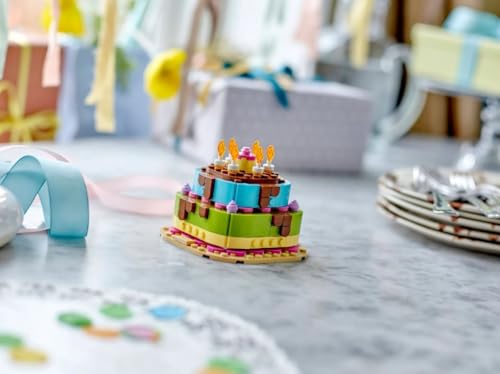 LEGO Le Gâteau d'anniversaire - Jeu de Construction - Loisirs Créatifs Enfant - Maquette avec 10 Bougies, Glaçage & Fleurs Colorées - Décoration de Table - Cadeau Fille, Garçon 7 Ans & Famille 40815