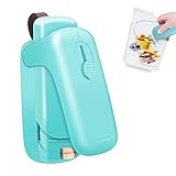 👍🏻【Anwendbares Material】Die Mini-Beutelversiegelungsmaschine kann mehrere gängige Verpackungsbeutel mit einer Dicke von 0,3 mm oder weniger versiegeln, z. B. Aufbewahrungsbeutel, Chipsäcke, Snackbeutel, PP-, PE-, PVC-Beutel usw. Ein Akku ist im Lieferumfang enthalten, bitte entnehmen Sie ihn und bewahren Sie ihn bei längerer Nichtbenutzung auf. Berühren Sie den Gummistreifen während des Gebrauchs nicht mit den Händen, um Verbrühungen zu vermeiden.