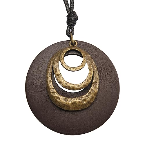 Collier long en cuir et bois GelConnie idéal pour parfaire un look bohème chic au quotidien