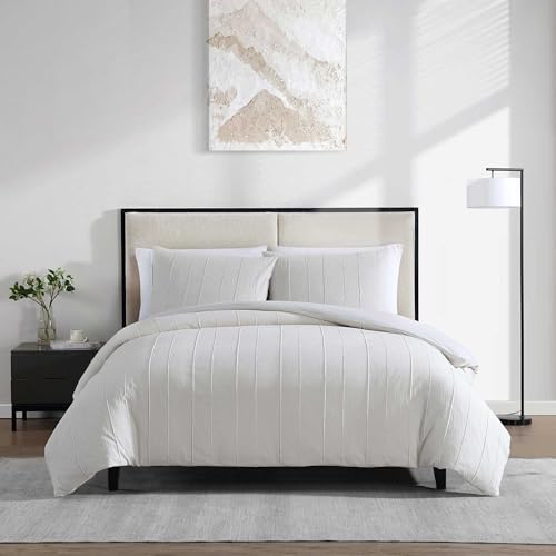 Vera Wang - Queen Size Comforter Set with Matching Shams by Vera Wang - Used condition - US$130.83