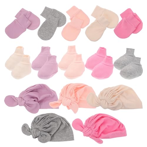 Gorro y manoplas de recién nacido de algodón para regalarle noches de abrigo y confort