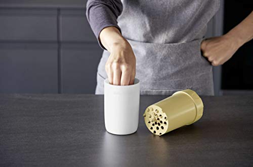 Foto von Betty Bossi Potato Grater – Die Kartoffelreibe zum einfachen Reiben von rohen Kartoffeln. Küchenhelfer für die schnelle Zubereitung von Rösti oder Hash Browns.…