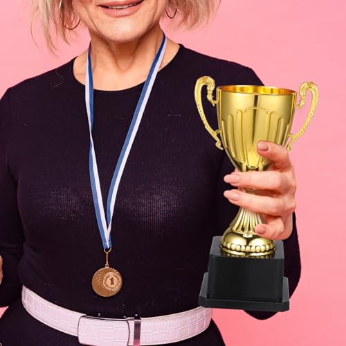 GANAZONO Mini Troféu Dourado Com Base Quadrada Preta 1pcs Andador De Bebê Prêmios De Mini Troféu Em