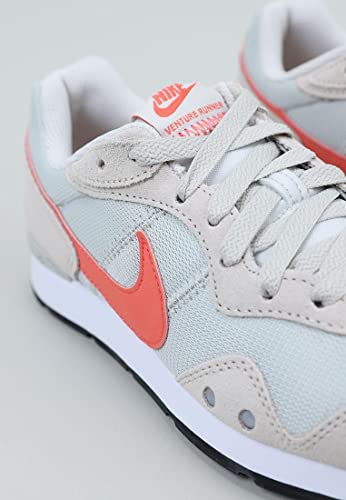 NIKE Women's Venture Runner Sneaker, Light Bone Magic Ember Cream, 6.5 UK - Image 4