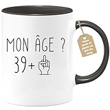 IL OU ELLE FAIT SOUVENT LE PITRE ? il ou elle n’a pas perdu son côté rebelle, fêtard et marrant qui le caractérise depuis des années. Quoi de mieux alors que de lui faire une blague avec cette tasse conneries lui permettant d’avoir encore le droit d'en faire malgré son âge avancé ?