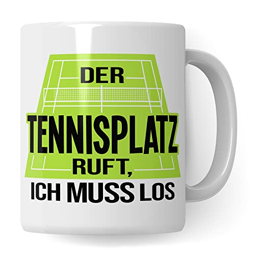 Tasse Tennis – Der Tennisplatz ruft, Ich muss los! für Tennisspieler, Tennisspielerin, Tennisprofi und Tennisliebhaber – Ideal als Geschenkidee für Spielpartner (Weiß)