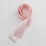 Además, la idea principal de este tipo de decoración de cadenas es convertir el bricolaje en un cinturón de boda, ya seas novia o dama de honor, puedes comprar un precioso vestido de novia para intentar combinar con el tuyo.