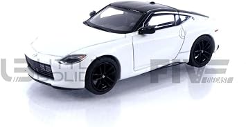 Truescale Miniatures Mini GT Diecast Collectors Model Z Performance 2023 Everest White (LHD) MGT00599-L