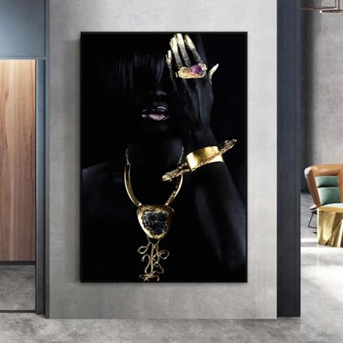 Affiche femme noire et collier doré pour salon chic 30x50