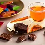 Sairoo ChocoTime - Chocolat au lait avec morceaux croustillants, 1kg Sac en vrac - Enveloppés individuellement Mini Barres en couleurs assorties - Idéal pour le partage, le don & Frappe