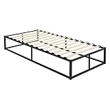 STABILER BETTRAHMEN - Im Gegensatz zu anderen Bettrahmen, die auf separaten Stützfüßen angewiesen sind, um das Bett zu stützen, verwendet dieser Bettrahmen eine Eisenrahmenbasis, um Ihre Matratze stark zu unterstützen. Die praktischen Latten bieten die nötige Stabilität und sind sehr komfortabel. Kunststofffußpolster schützen Ihren Boden.